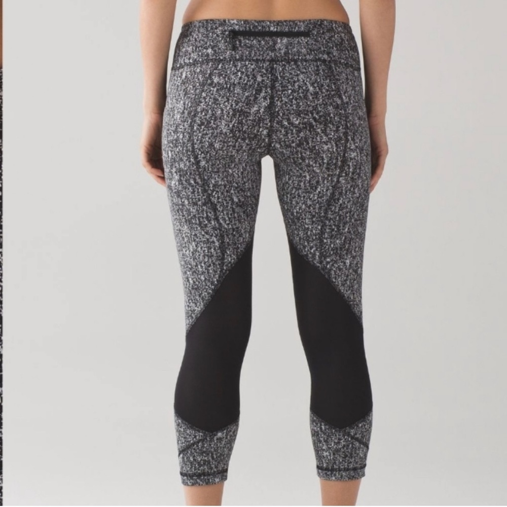 Lululemon Pace Rival Crop Mesh Luxtreme Jacquard Black White - sz 6